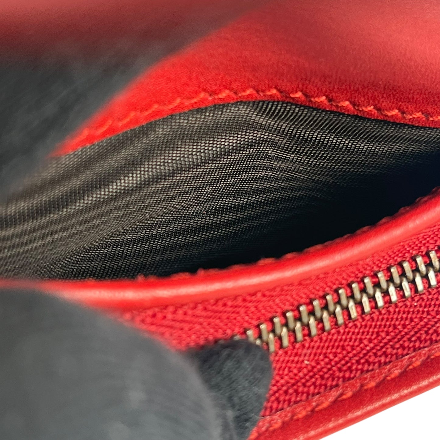 GUCCI GG Marmont Bifold Compact Wallet - Red 