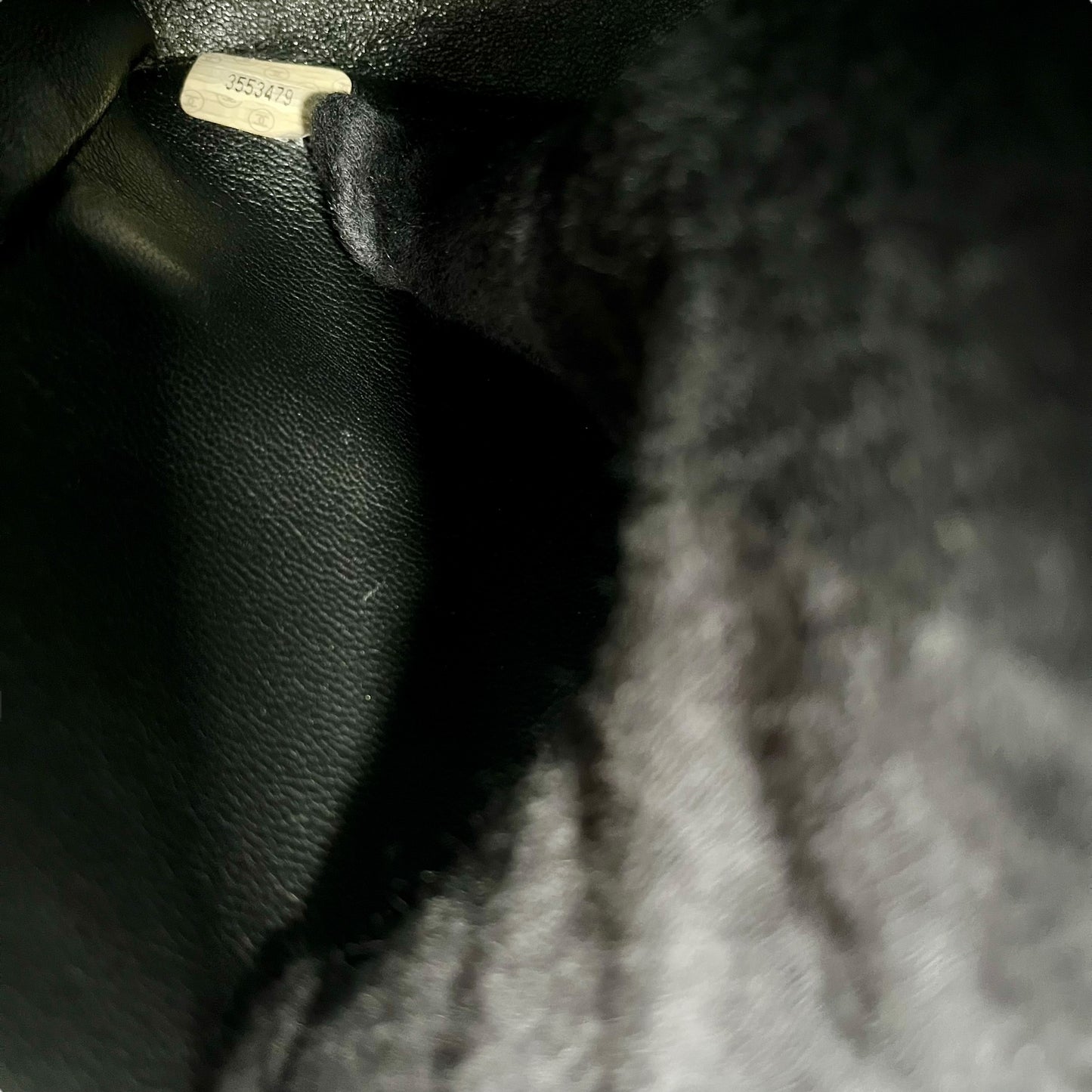 CHANEL マドモアゼル キャビアスキン チェーンショルダーバッグ - ブラック