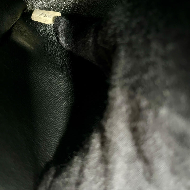 CHANEL マドモアゼル キャビアスキン チェーンショルダーバッグ - ブラック