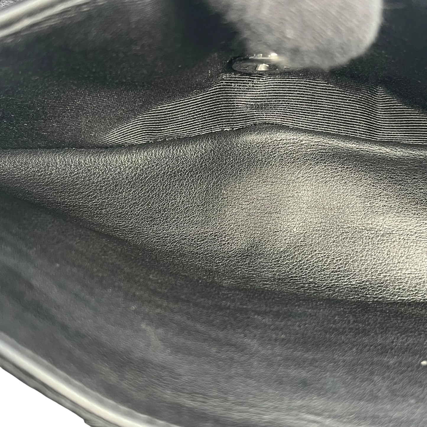 CHANEL カーフスキン ダブルフラップ チェーンショルダーバッグ - ブラック × ホワイト