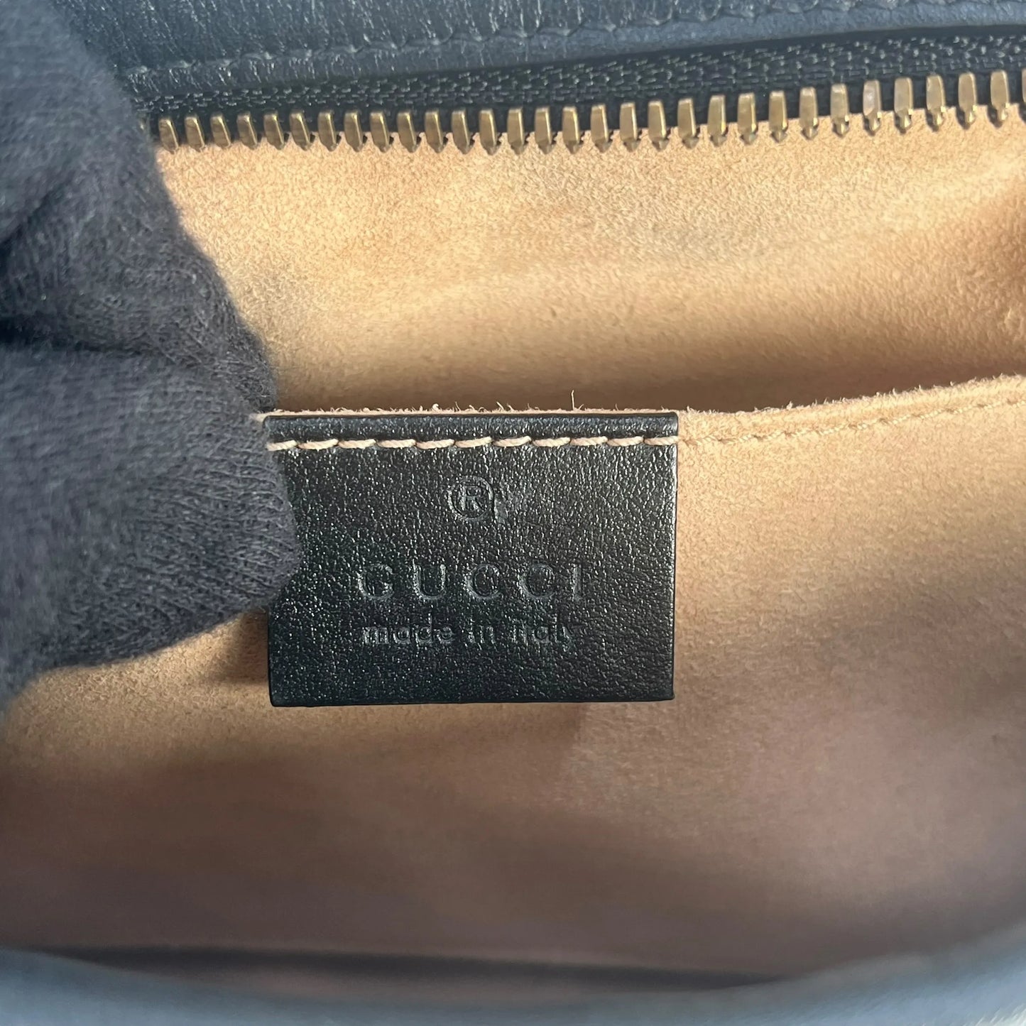 GUCCI GG Marmont Leather Shoulder Bag - Black 