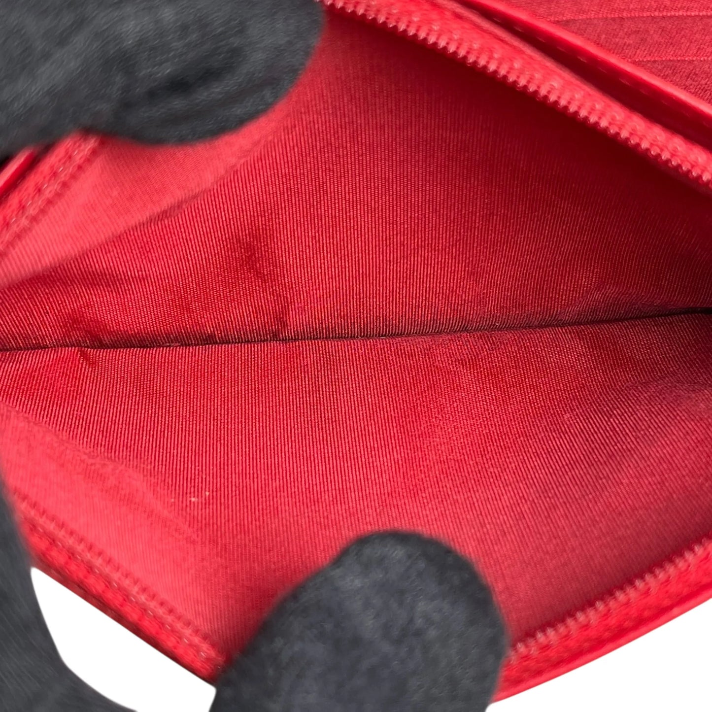 CHANEL CC Filigree Caviar Leather Chain Wallet - Red 