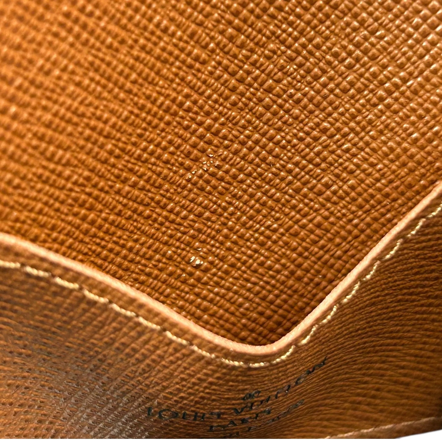 Louis Vuitton Couverture Passport NM Monogram Canvas Card Case - Brown 