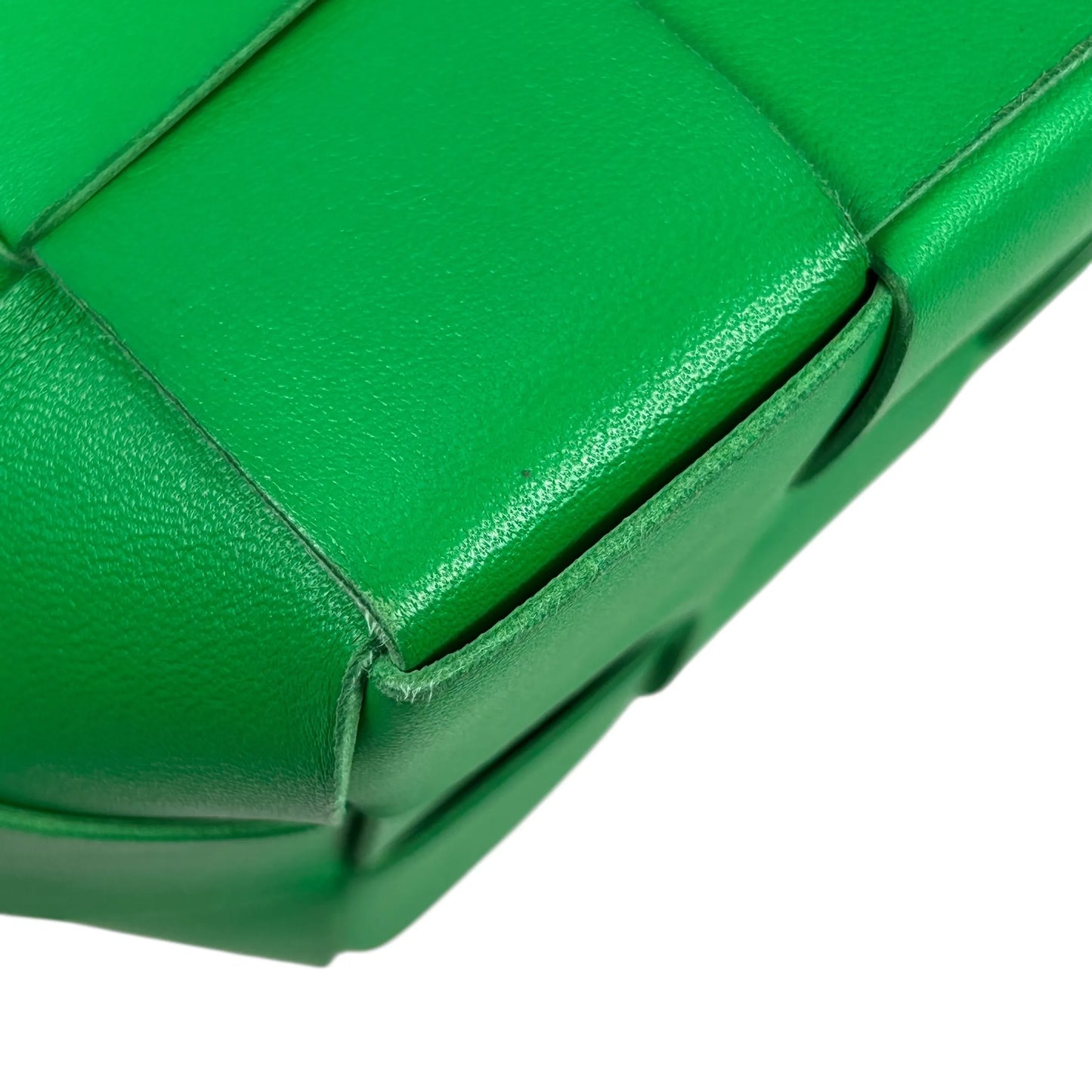 BOTTEGA VENETA Small Cassette Bucket Bag in Intrecciato Leather - Green 