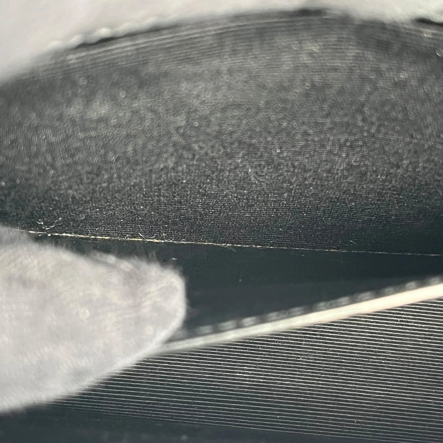 Saint Laurent ケイト タッセル ミディアム クロコダイルエンボスレザー チェーンショルダーバッグ - ブラック