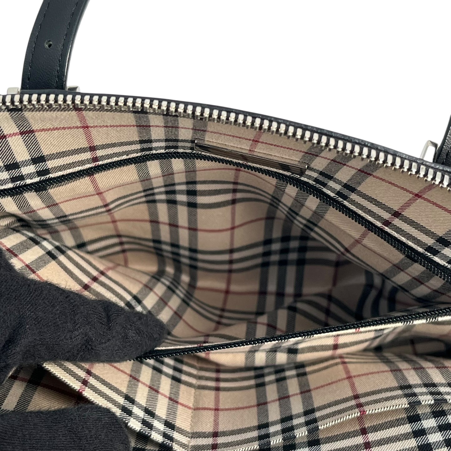 BURBERRY Leather Handbag - Black 