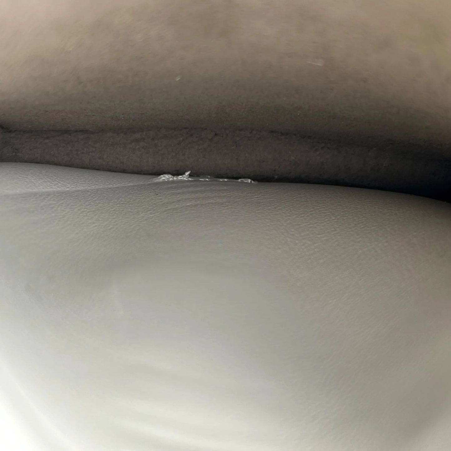 FENDI Leather Phone Case Shoulder Bag - White 