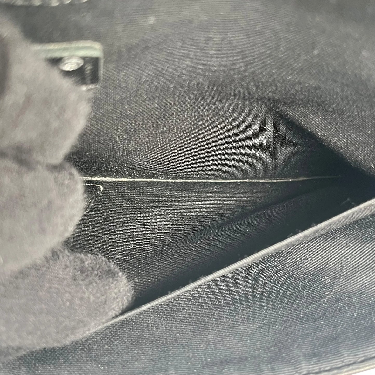 CHANEL カーフスキン ダブルフラップ チェーンショルダーバッグ - ブラック × ホワイト