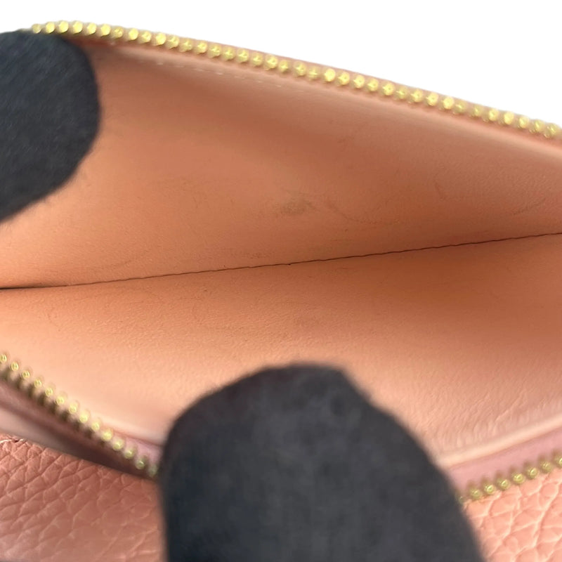 LOUIS VUITTON Portefeuille Capucines Compact Wallet - Pink 