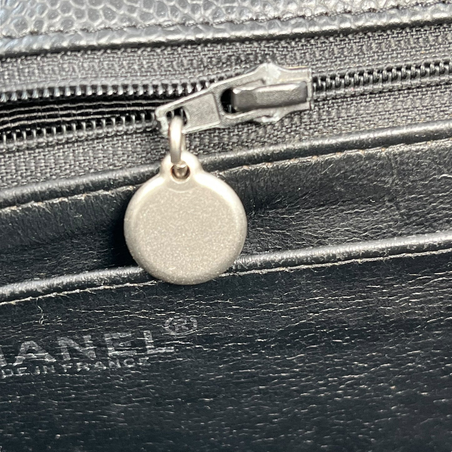 CHANEL キャビアスキン マトラッセ チェーンショルダーバッグ - ブラック