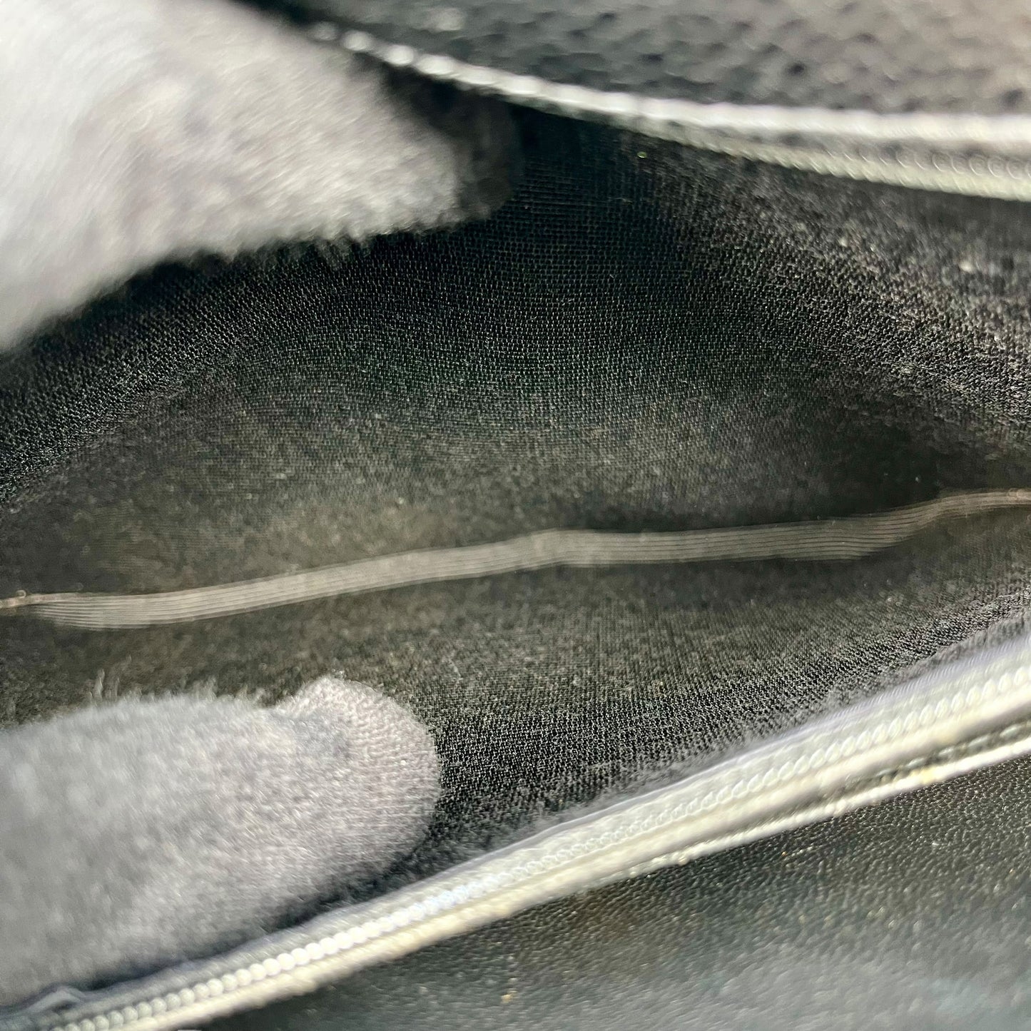 CHANEL マドモアゼル キャビアスキン チェーンショルダーバッグ - ブラック