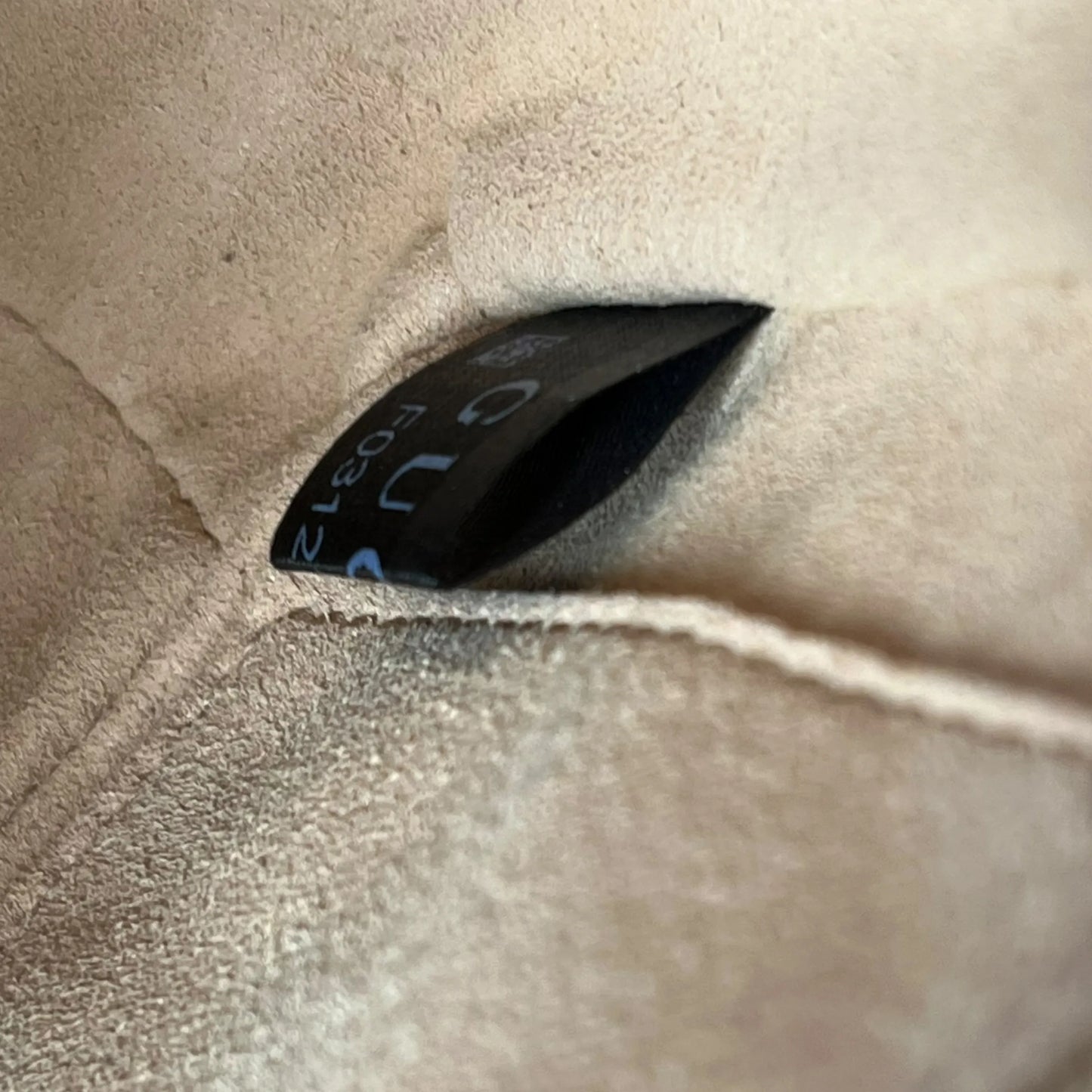 GUCCI GG Marmont Quilted Shoulder Bag - Red 