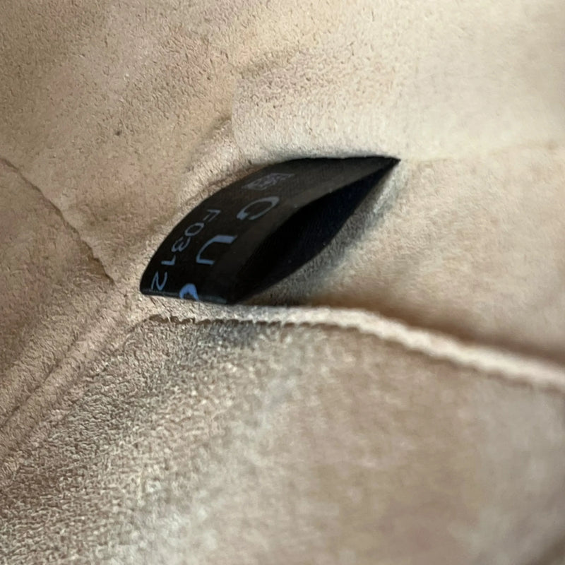 GUCCI GG Marmont Quilted Shoulder Bag - Red 