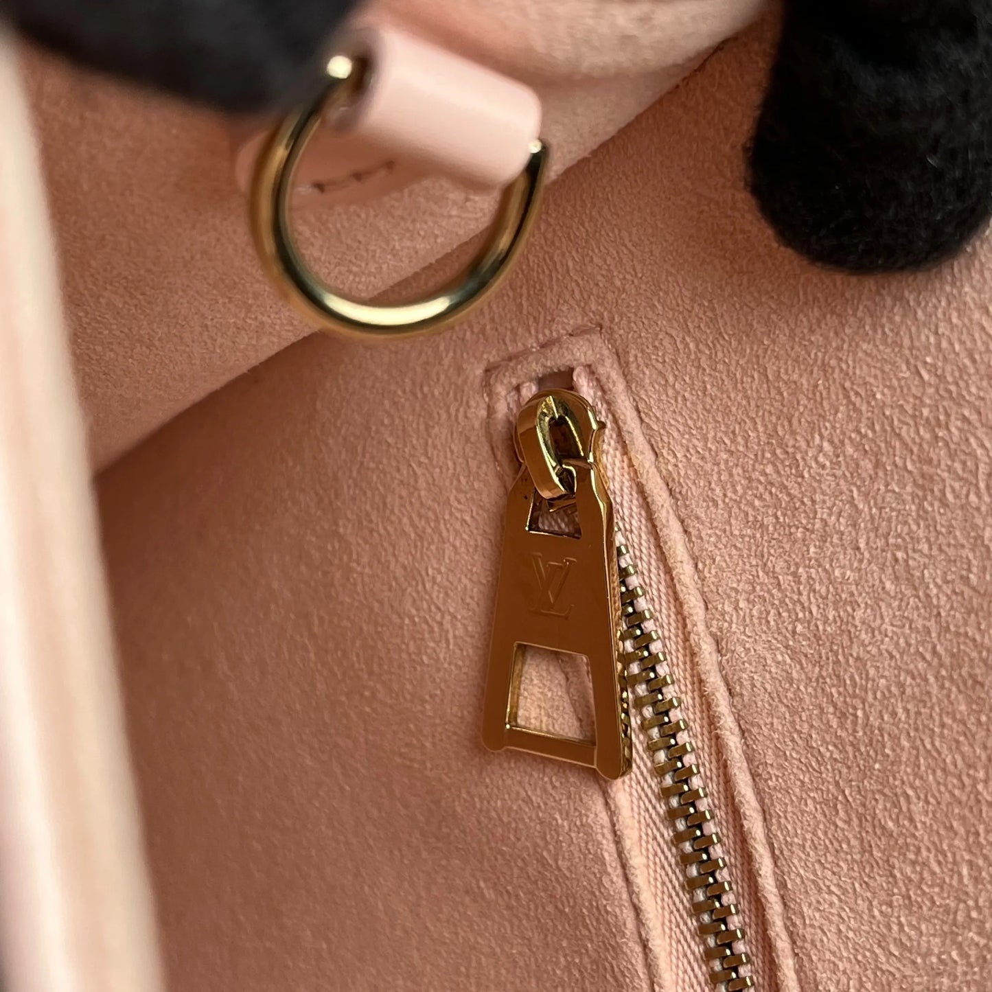 Louis Vuitton Monogram Empreinte On-the-Go PM Handbag - Pink 