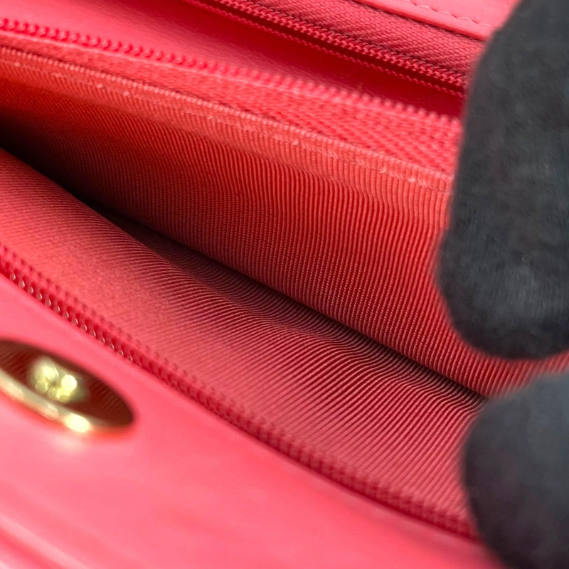 CHANEL Matelassé Lambskin Chain Wallet - Pink 