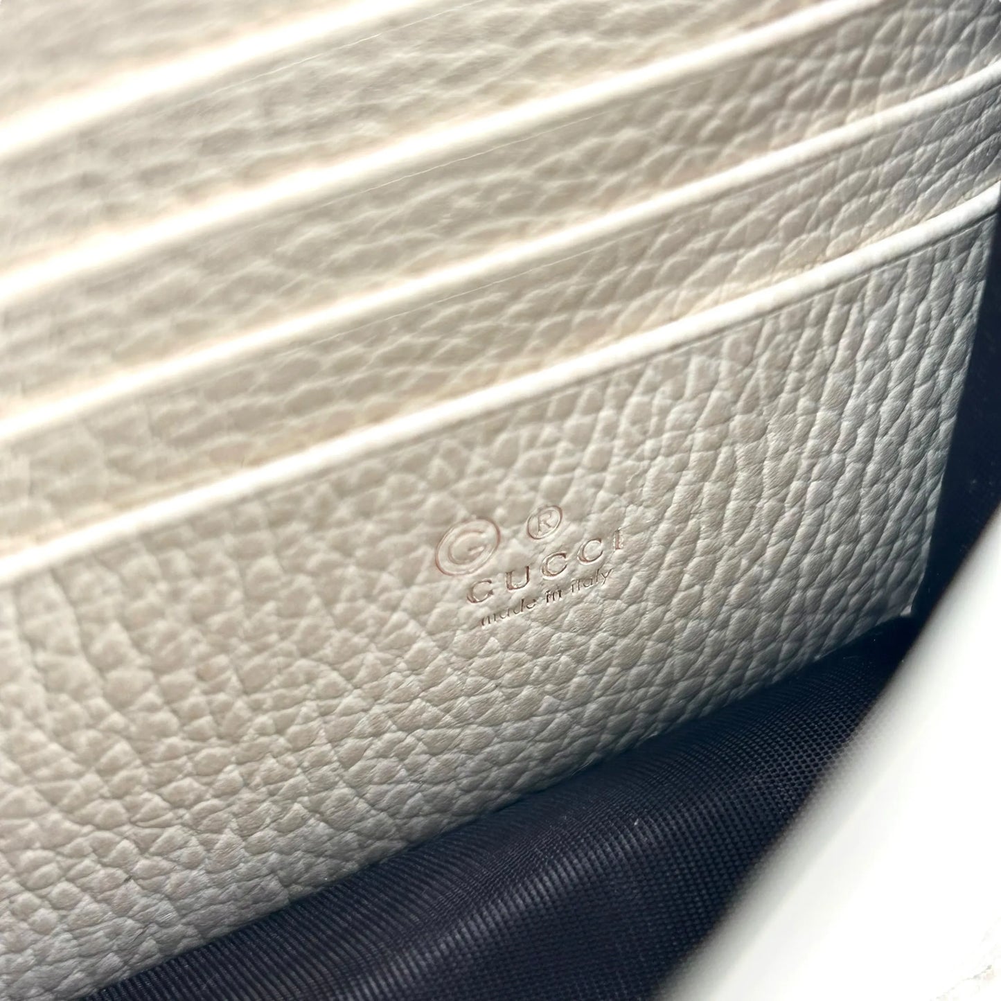 GUCCI Interrocking G Chain Wallet Shoulder Bag - Cream White 