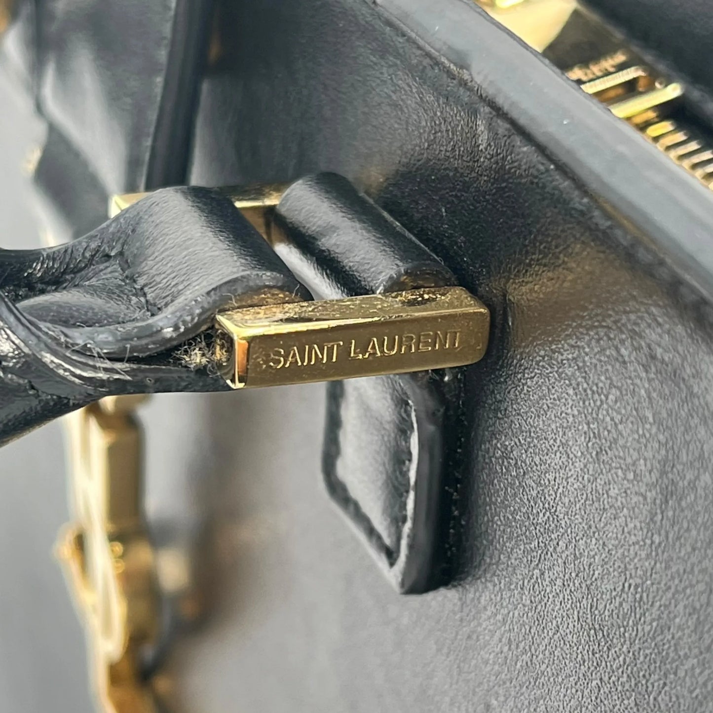 SAINT LAURENT ベイビーカバス レザー ハンドバッグ ショルダーバッグ - ブラック