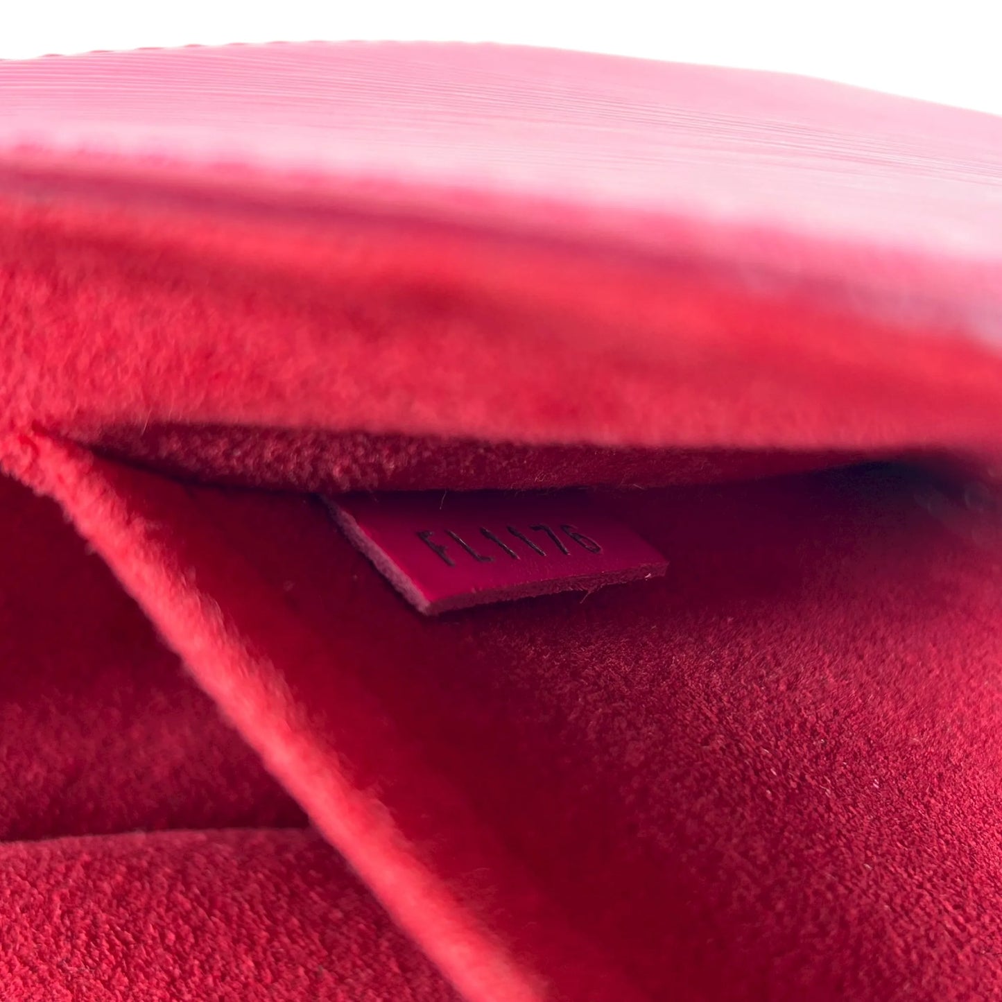 LOUIS VUITTON Twist MM Epi Leather Shoulder Bag - Pink 