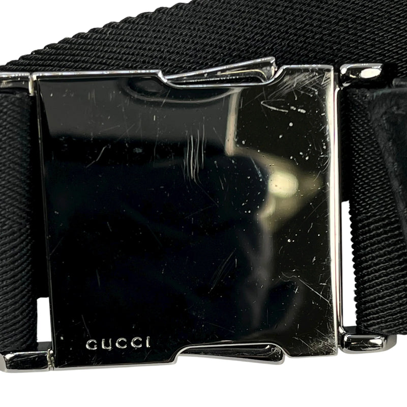 GUCCI GGスプリームキャンバス ボディバッグ - ブラック