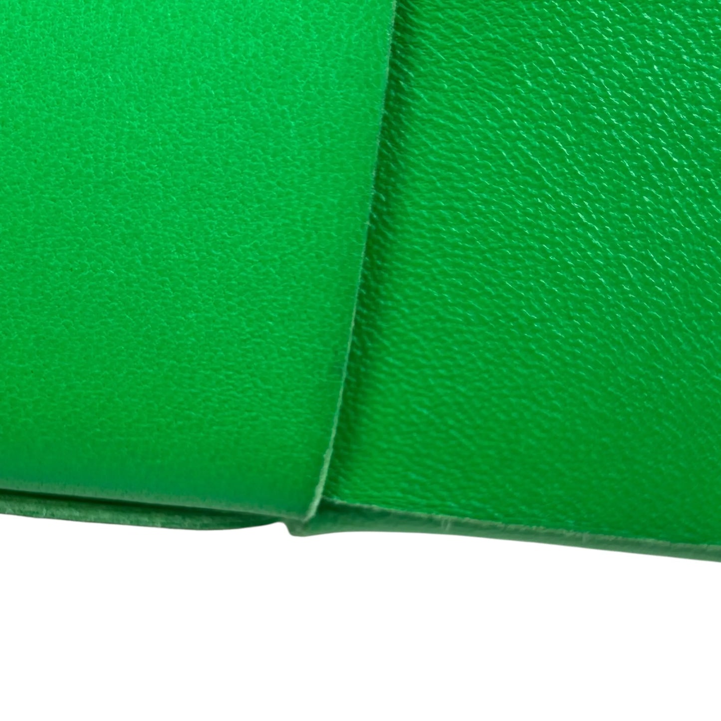 BOTTEGA VENETA Small Cassette Bucket Bag in Intrecciato Leather - Green 