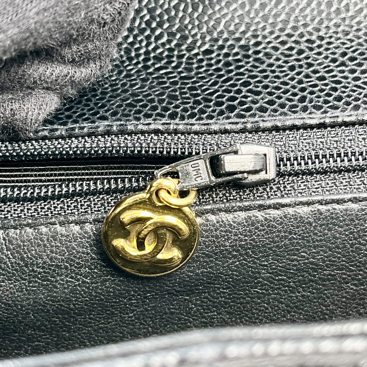 CHANEL マドモアゼル キャビアスキン ハンドバッグ - ブラック