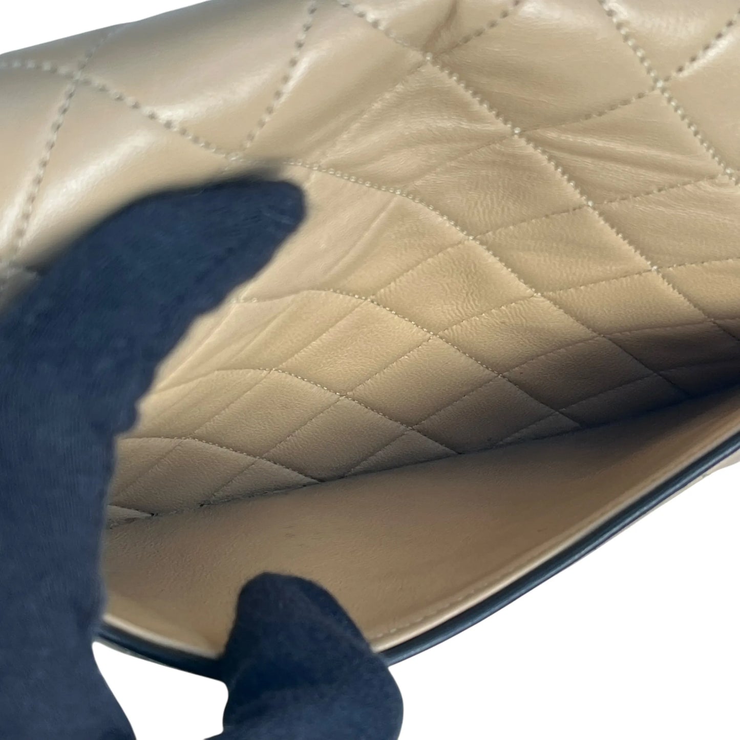 CHANEL 2.55 イーストウエスト マトラッセ チェーンショルダーバッグ - ベージュ