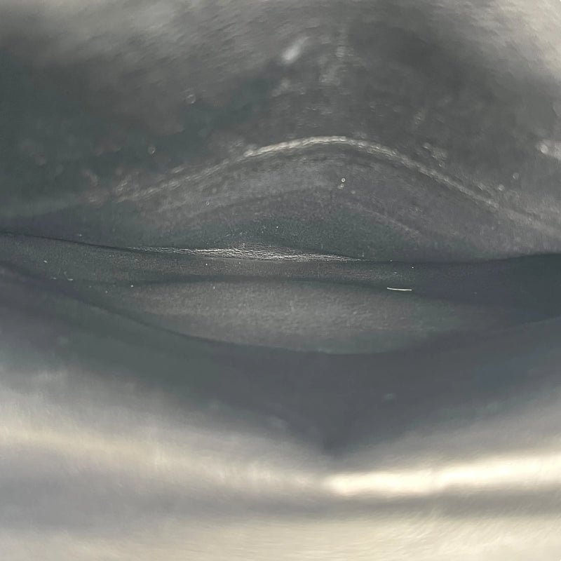 CHANEL カーフスキン ダブルフラップ チェーンショルダーバッグ - ブラック × ホワイト