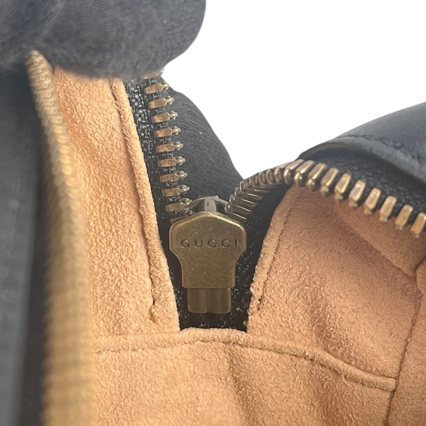 GUCCI GG Marmont Leather Shoulder Bag - Black 