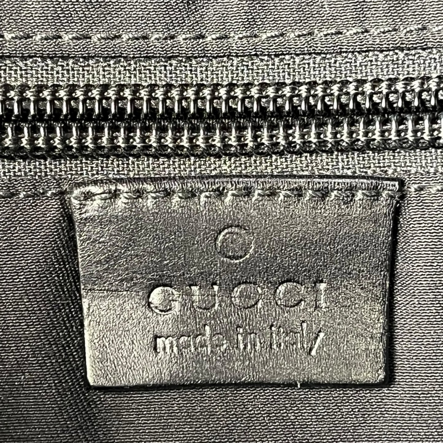 GUCCI GGスプリームキャンバス ボディバッグ - ブラック