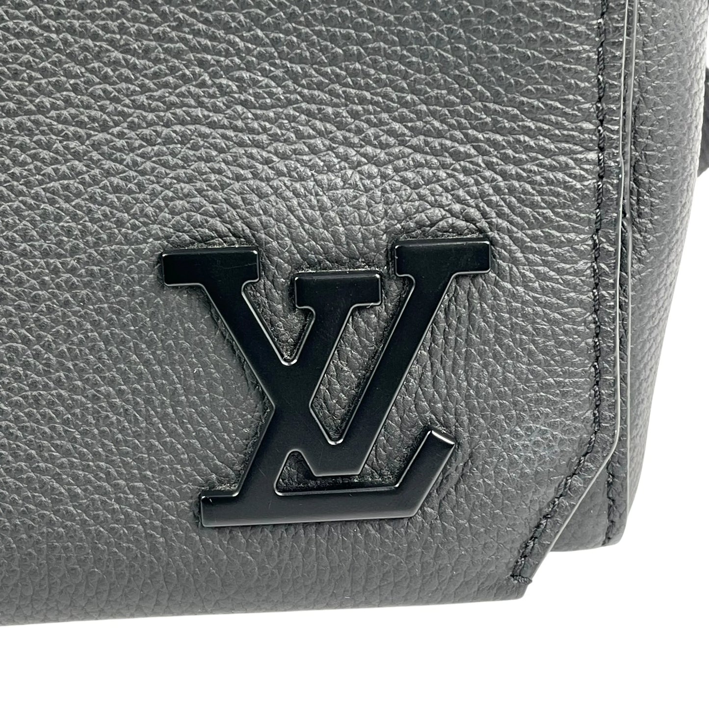 Louis Vuitton Takeoff Messenger PM Calfskin Shoulder Bag - Black 