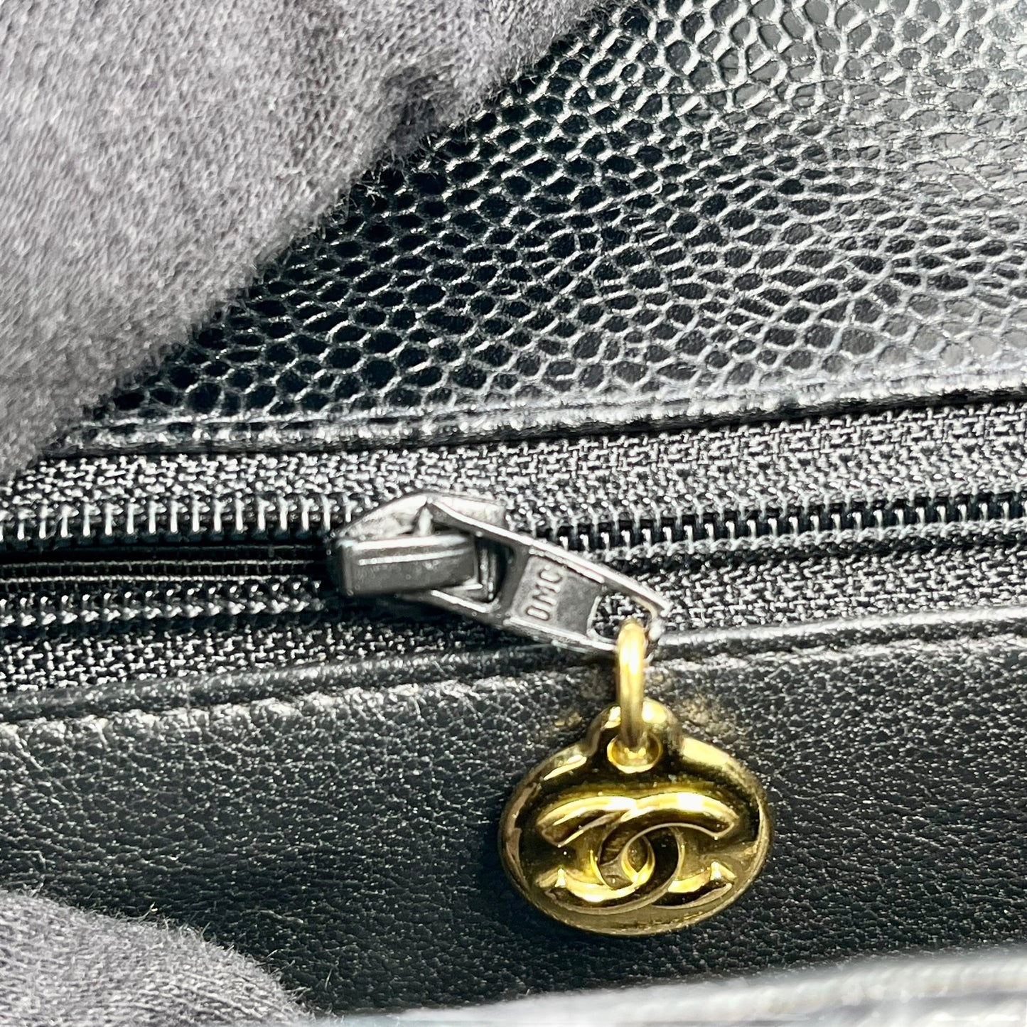 CHANEL マドモアゼル キャビアスキン ハンドバッグ - ブラック