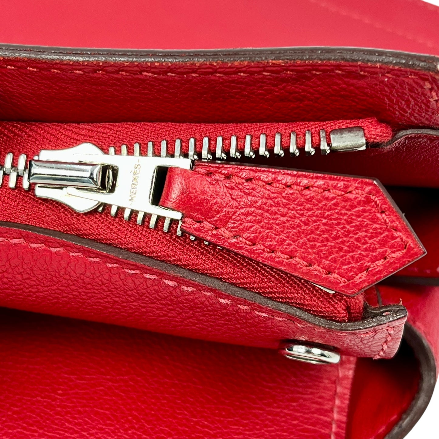 Hermès Sakado GR24 Rouge Kazak Backpack with D Stamp (2000) - Red 