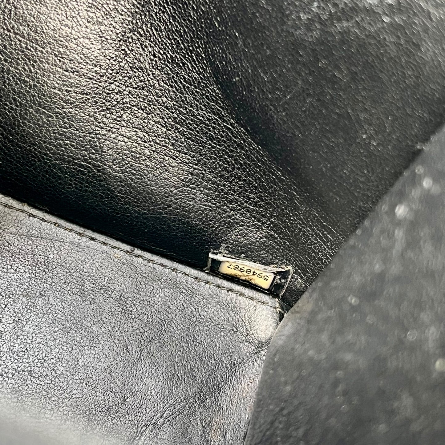 CHANEL キャビアスキン マトラッセ チェーンショルダーバッグ - ブラック