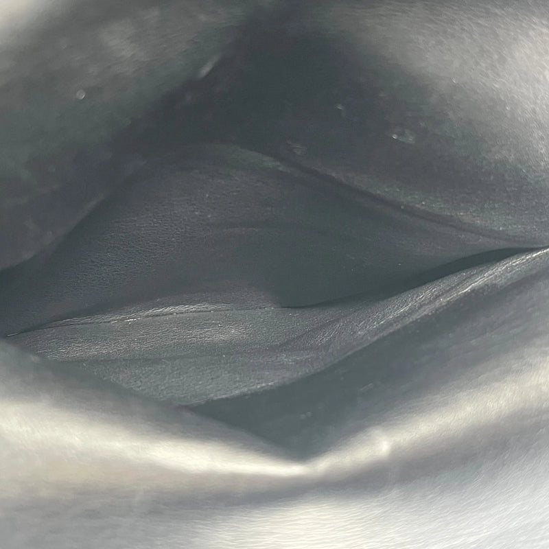 CHANEL カーフスキン ダブルフラップ チェーンショルダーバッグ - ブラック × ホワイト