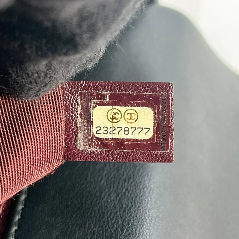 CHANEL Matelasse Top Handle Handbag with Chain Shoulder Bag - Black 