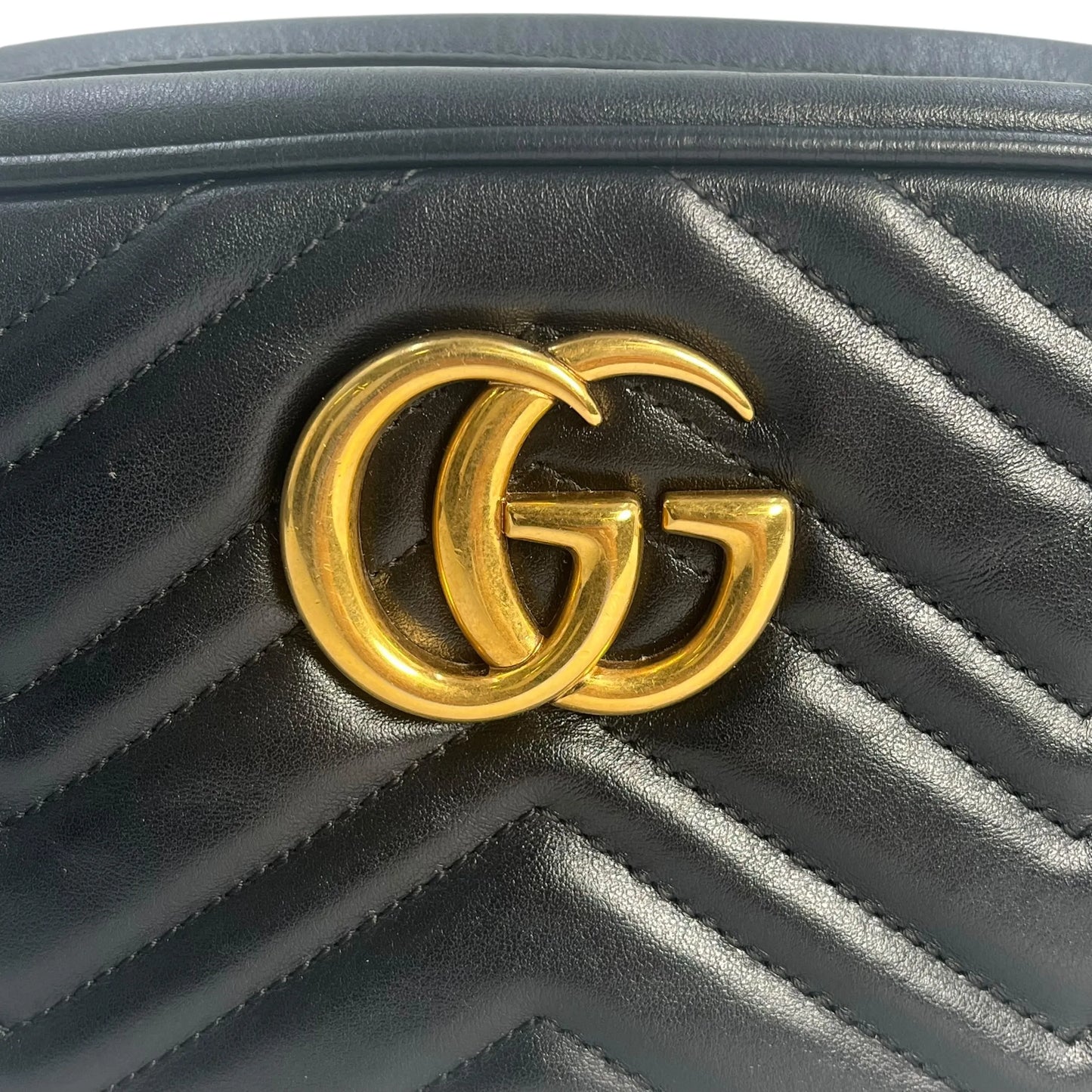 GUCCI GG Marmont Leather Shoulder Bag - Black 