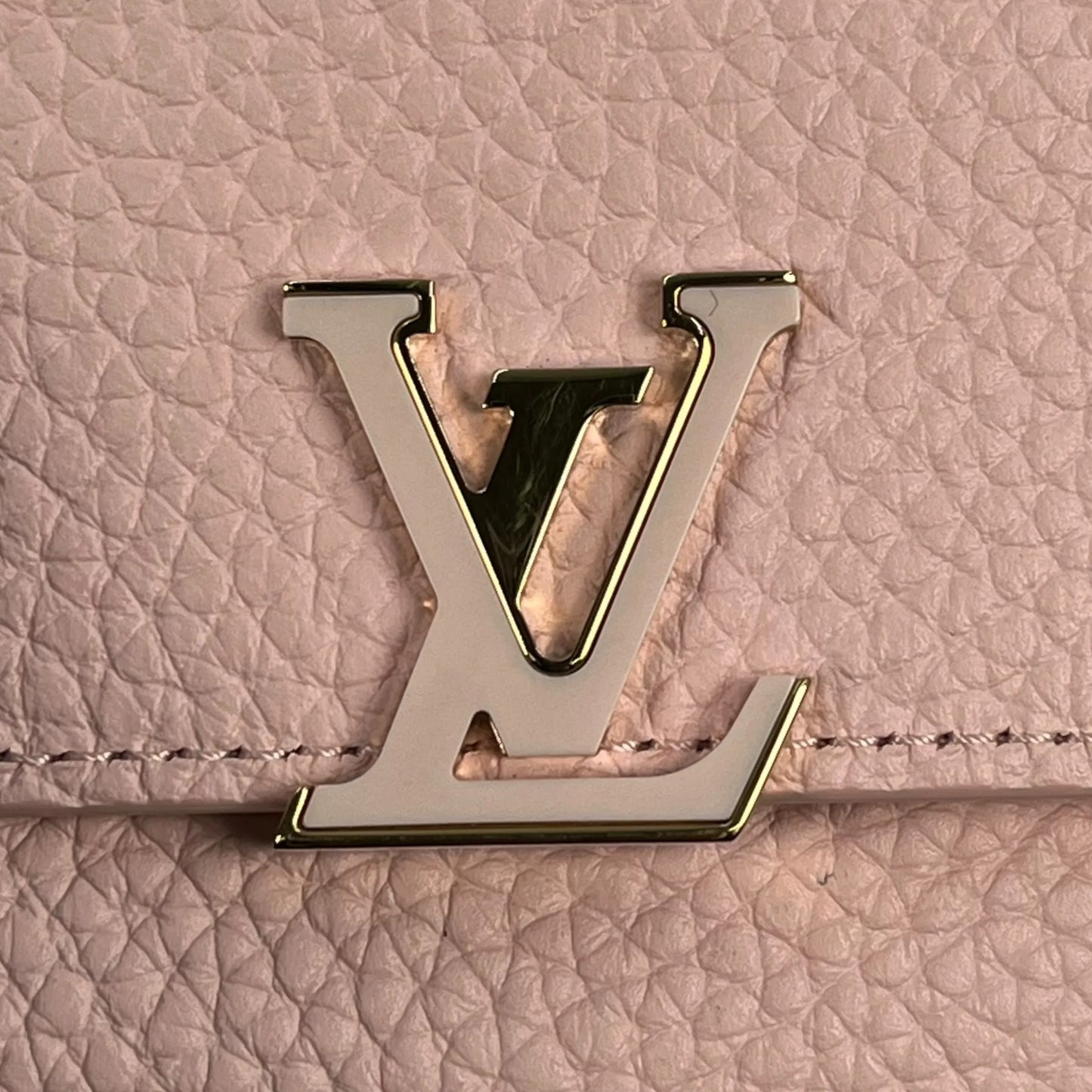 LOUIS VUITTON Portefeuille Capucines Compact Wallet - Pink 