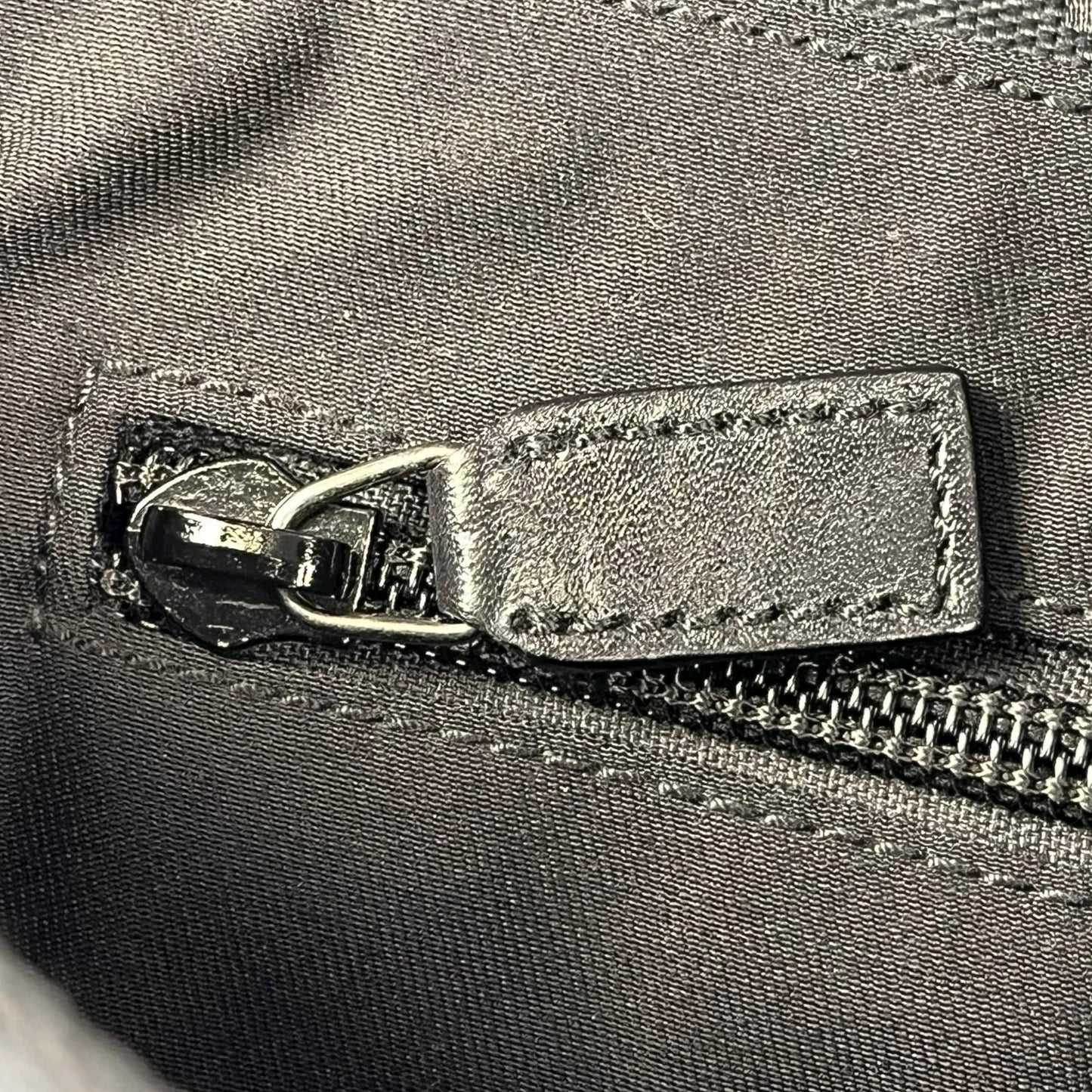 GUCCI GGスプリームキャンバス ボディバッグ - ブラック