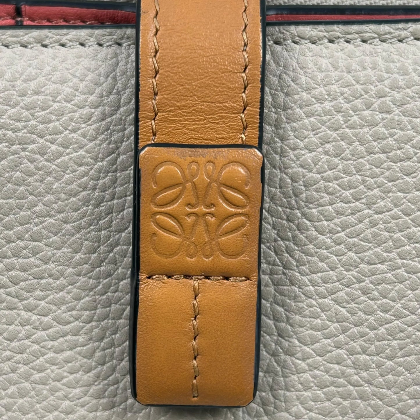 Loewe Slim Zip Bifold Wallet in Calfskin - Beige 