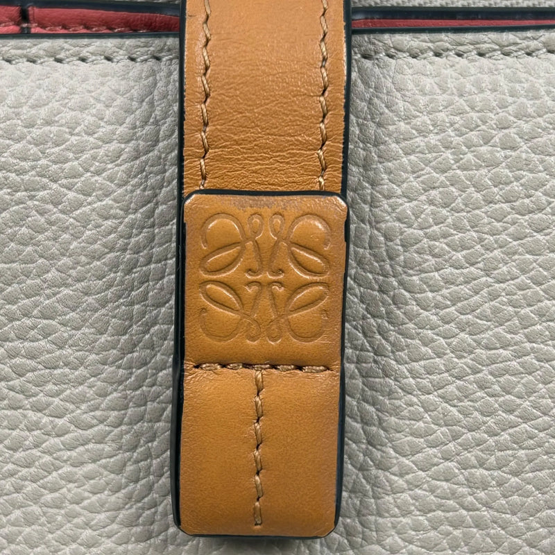 Loewe Slim Zip Bifold Wallet in Calfskin - Beige 