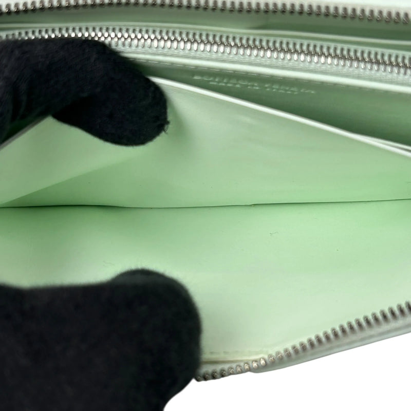 BOTTEGA VENETA Cassette Intrecciato Leather Round Zip Long Wallet - White 