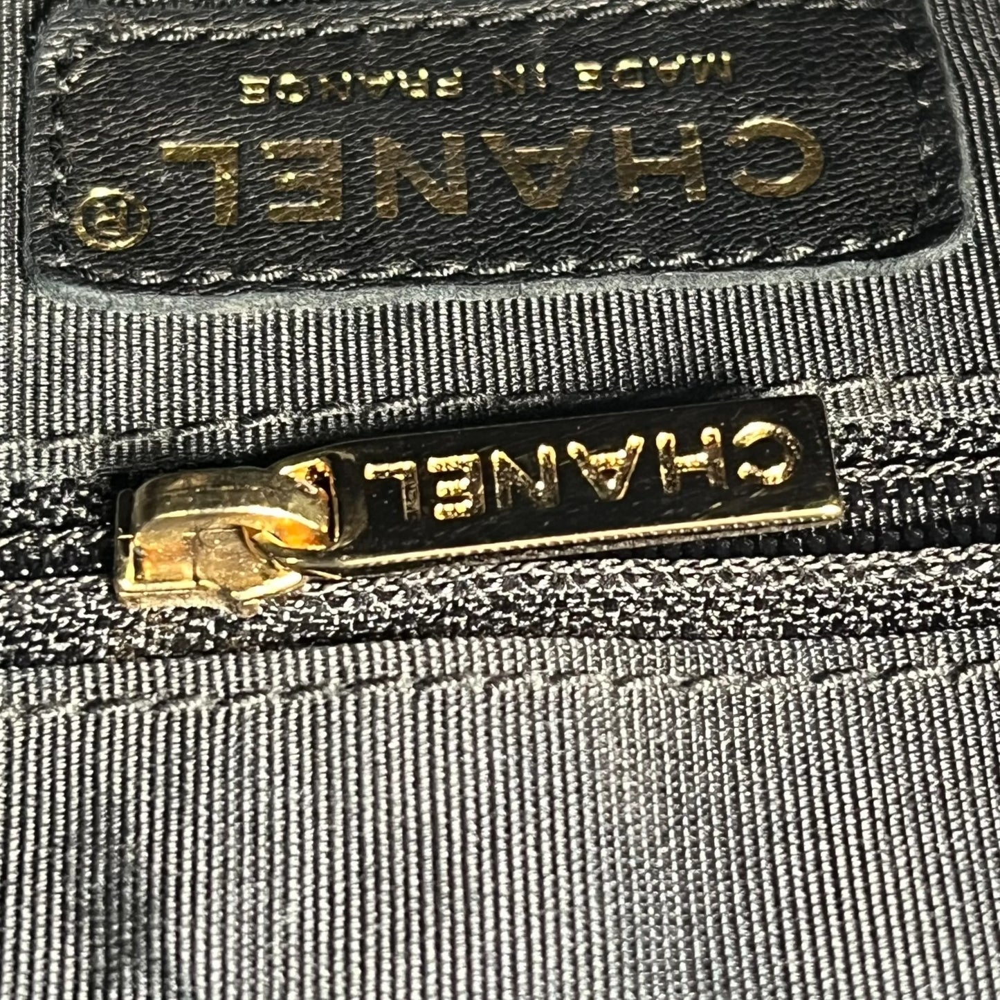 CHANEL Matelasse Caviar Leather Chain Shoulder Bag - Black 