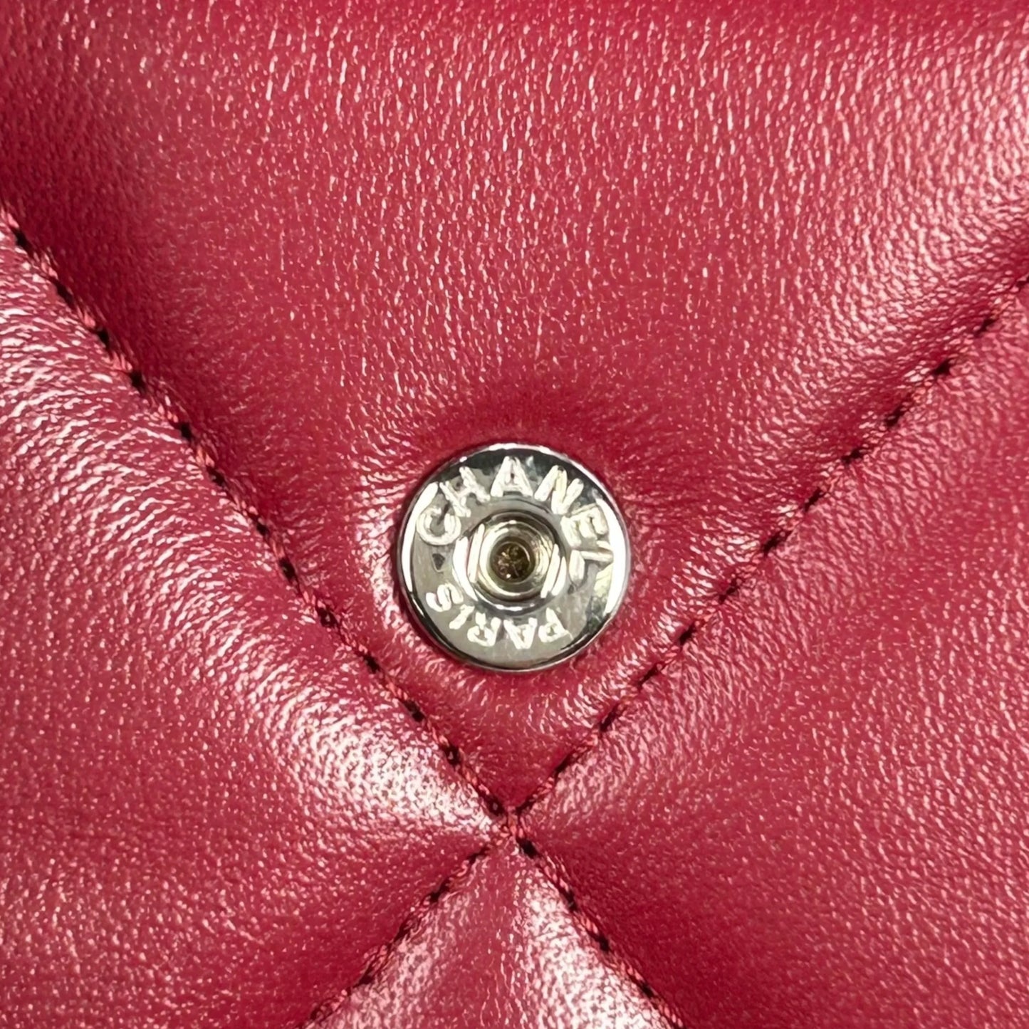 CHANEL マトラッセ シャネル 19 三つ折り財布 コンパクトウォレット - レッド