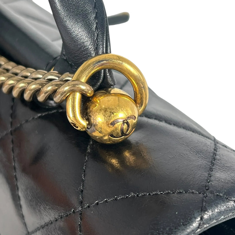 CHANEL Matelasse Top Handle Handbag with Chain Shoulder Bag - Black 