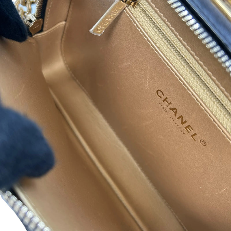 CHANEL Matelasse Vanity Bag with Chain Shoulder Bag - Black 