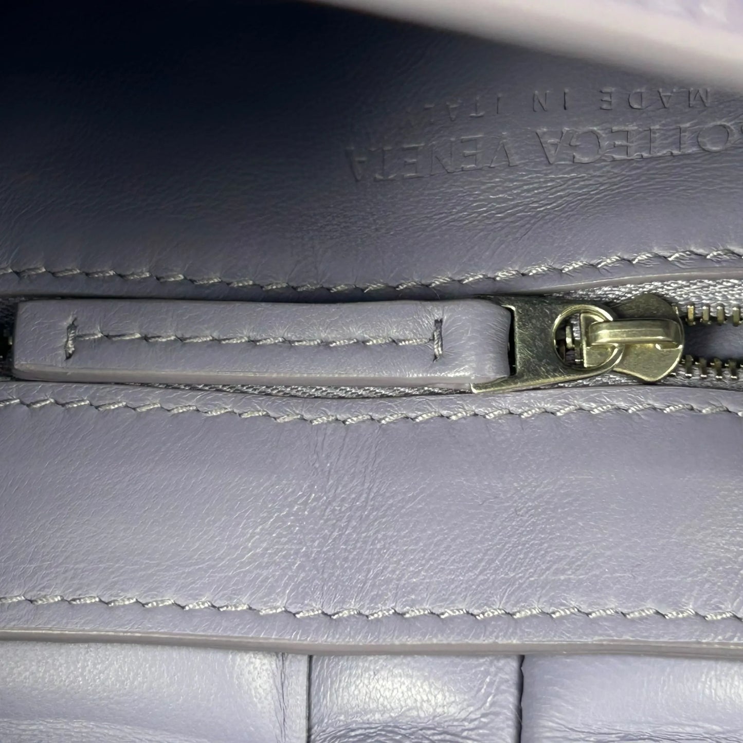 BOTTEGA VENETA Padded Cassette Bag Lambskin Shoulder Bag - Purple 