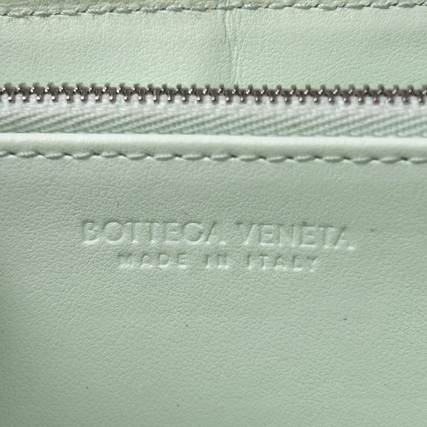 BOTTEGA VENETA Cassette Intrecciato Leather Round Zip Long Wallet - White 
