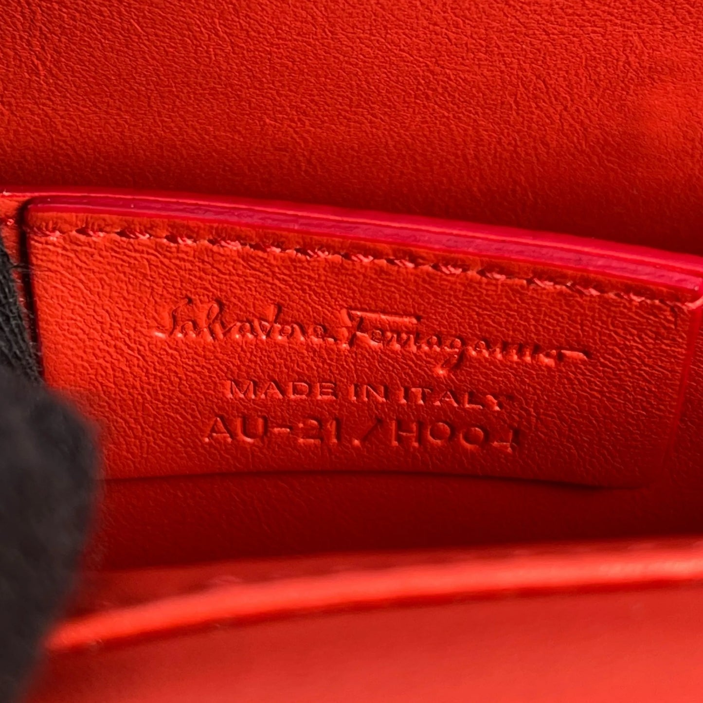 Ferragamo Gancini Calfskin Shoulder Bag - Red 