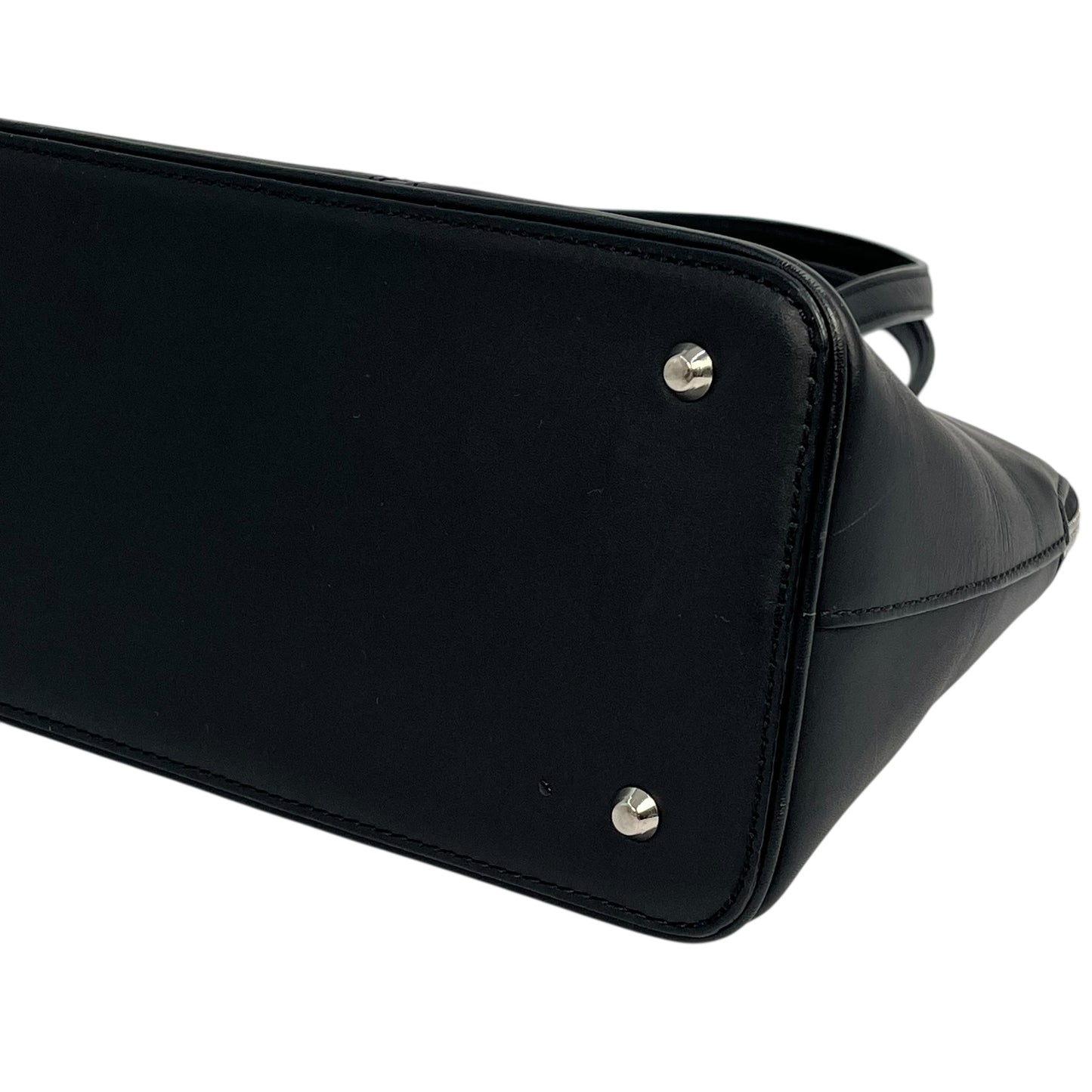 BURBERRY Leather Handbag - Black 