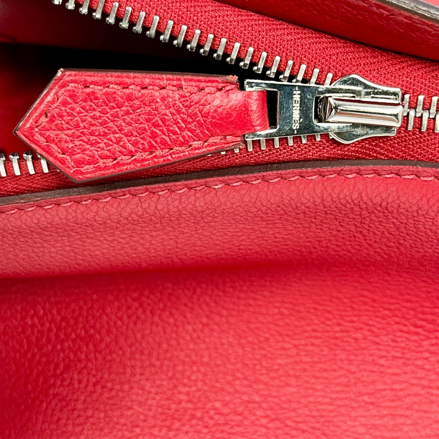 Hermès Sakado GR24 Rouge Kazak Backpack with D Stamp (2000) - Red 